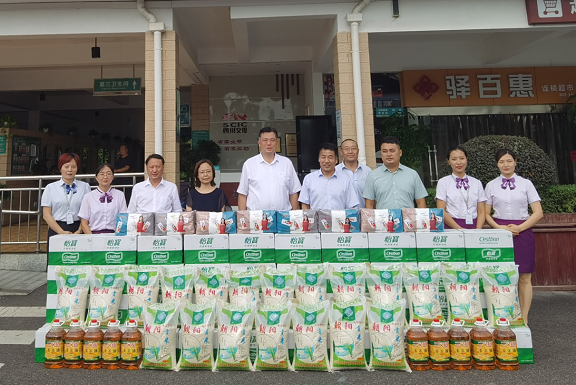 8.12泸州市交通局领导赴南方公司泸州西服务区慰问一线职工.png 8.12泸州市交通局领导赴南方公司泸州西服务区慰问一线职工.png