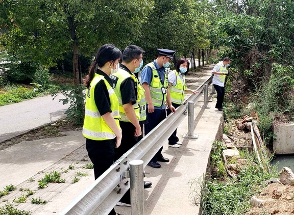 20200602川西公司全面开展汛期高速公路安全生产专项检查工作 (3)_副本_副本.jpg