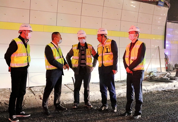 20200424川高公司党委书记、董事长何刚赴都汶高速调研督导汛期安全营管工作 (2)_副本.jpg