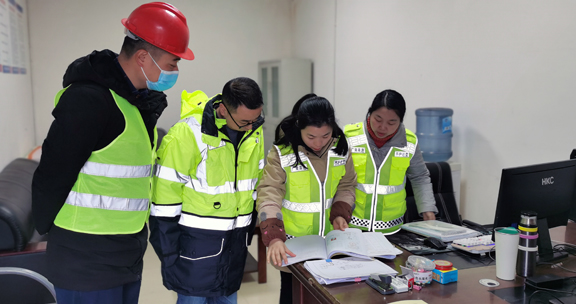 广南公司开展2021年日常养护施工单位履约情况暨春节前安全检查2.jpg 广南公司开展2021年日常养护施工单位履约情况暨春节前安全检查2.jpg