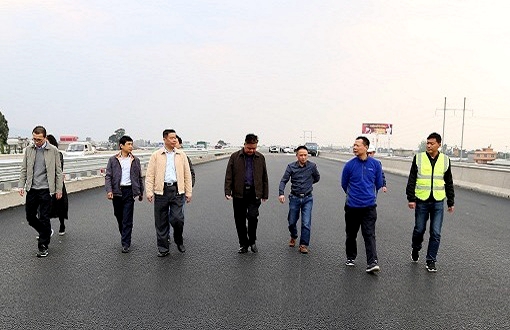 1554273098493647.jpg 4月1日,川高公司监事会主席何刚一行实地调研泸黄路加宽改造工程3.JPG