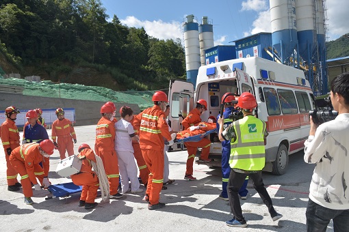 绵九公司举办九绵高速隧道坍塌应急预案演练1 -.JPG 绵九公司举办九绵高速隧道坍塌应急预案演练1 -.JPG