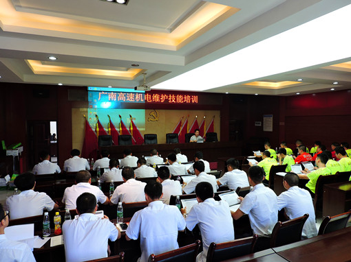 广南公司积极开展机电维护技能培训2.JPG 广南公司积极开展机电维护技能培训2.JPG