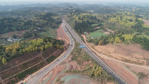 改道后厦蓉高速_副本.jpg 改道后厦蓉高速_副本.jpg