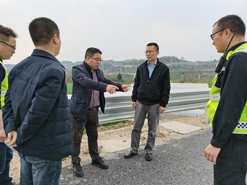 绵九公司董事长曾杰组织现场办公会解决营运路段开元棋牌遗留问题 -1.jpg 绵九公司董事长曾杰组织现场办公会解决营运路段开元棋牌遗留问题 -1.jpg