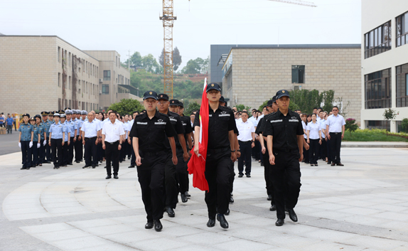 升旗仪式.jpg 升旗仪式.jpg