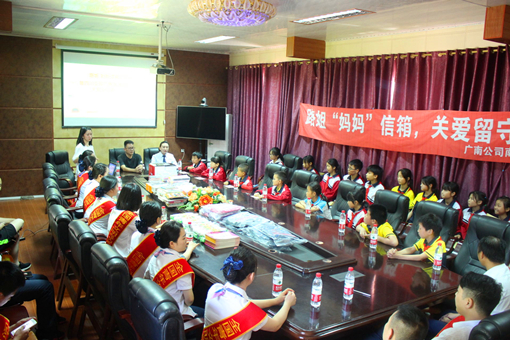 广南高速“路姐妈妈”信箱启动仪式.jpg 广南高速“路姐妈妈”信箱启动仪式.jpg