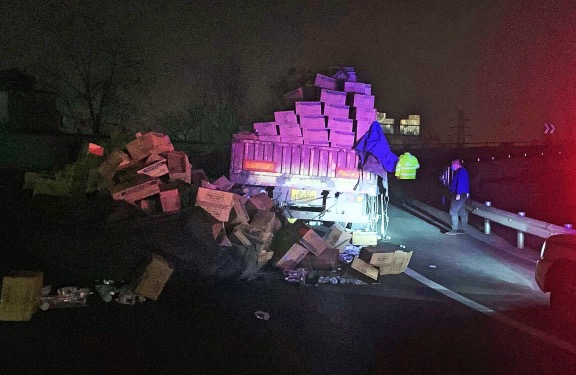 20200211川西公司及时处置车辆事故保障防疫医药物资快速通行2.jpg 20200211川西公司及时处置车辆事故保障防疫医药物资快速通行2.jpg