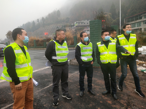 川高公司总工程师廖知勇调研巴陕公司路面养护工作1_副本.png