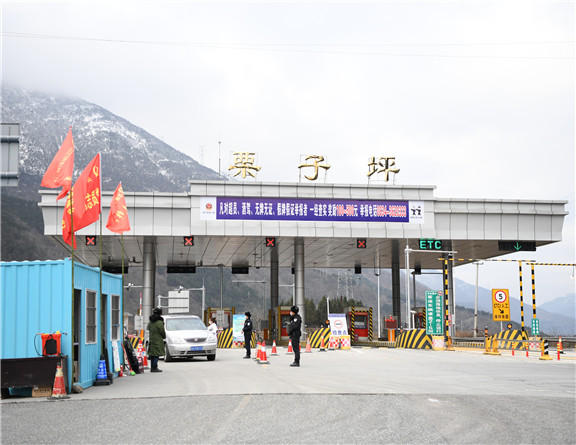 2.1+雅西公司持续强化一线防控疫情和安全保通管理 5_副本.jpg 2.1+雅西公司持续强化一线防控疫情和安全保通管理 5_副本.jpg