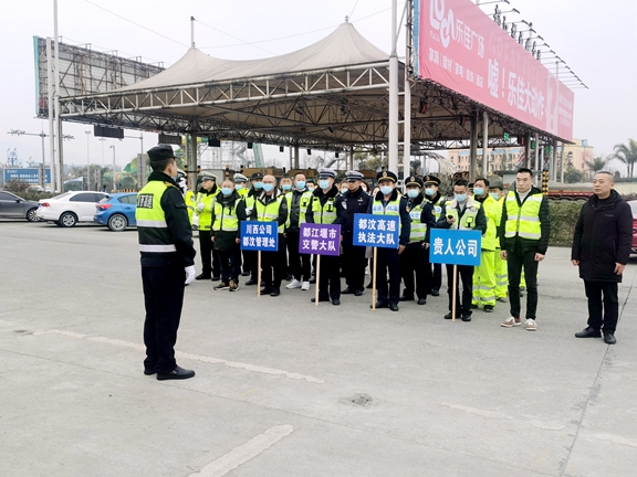 20210204川西公司联合高交执法开展2021年春运暨“冬安行动”应急处置演练._副本.jpg