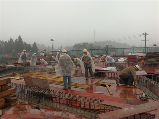 雨天工地抢工 - 副本.jpg 雨天工地抢工 - 副本.jpg