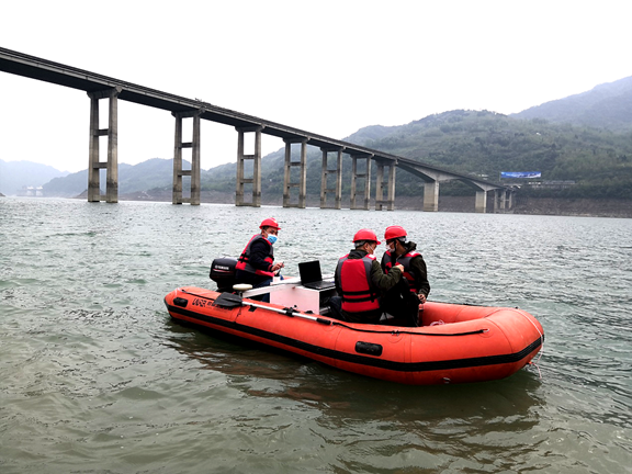 20200409川西公司开展都汶高速庙子坪岷江特大桥水下基础检测工作 (1)_副本.png