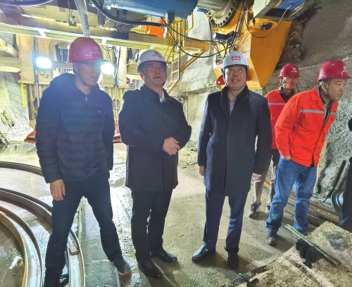 10.21 美姑县委书记马小宁调研乐西项目开元棋牌情况.jpg 10.21 美姑县委书记马小宁调研乐西项目开元棋牌情况.jpg