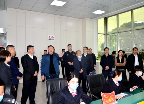 20210301省公安厅党委委员、副厅长舒文到川西公司调研平安智慧高速开元棋牌 (3)_副本.jpg 20210301省公安厅党委委员、副厅长舒文到川西公司调研平安智慧高速开元棋牌 (3)_副本.jpg