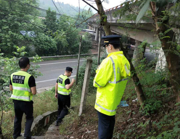 no139-成南公司联合交通执法部门开展汛期桥下空间安全隐患专项排查整治行动(严婷).jpg no139-成南公司联合交通执法部门开展汛期桥下空间安全隐患专项排查整治行动(严婷).jpg