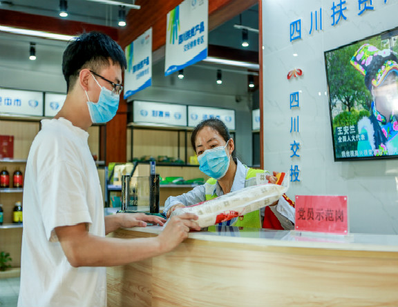 576no203-积极探索“党建+”新模式,以改革创新精神扎实做好基层党建工作--成南公司党委在淮口服务区成立联合党支部2(外单位拍)(1)_meitu_5.jpg 576no203-积极探索“党建+”新模式,以改革创新精神扎实做好基层党建工作--成南公司党委在淮口服务区成立联合党支部2(外单位拍)(1)_meitu_5.jpg