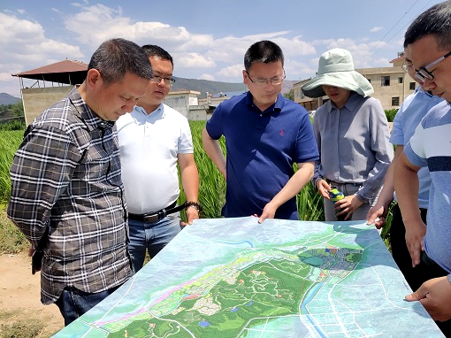 2019.5.8川高公司党委副书记、董事但勇一行实地调研会理康养特色小镇项目.jpg 2019.5.8川高公司党委副书记、董事但勇一行实地调研会理康养特色小镇项目.jpg