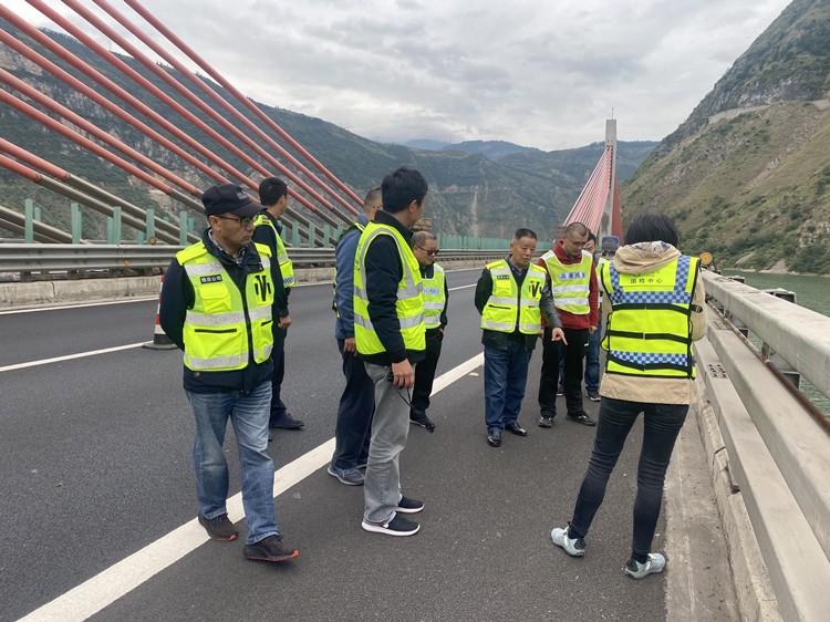 川高公司顺利完成交通运输部2021年国家公路网重点桥隧监测检查工作.jpg