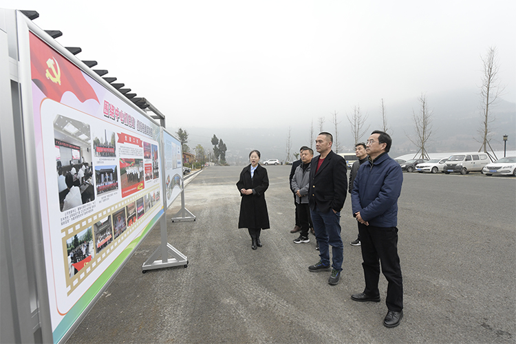 蜀道集团总经理助理刘明礼赴秦巴公司开展“送温暖”慰问活动暨安全环保专项督导1 (1).jpg