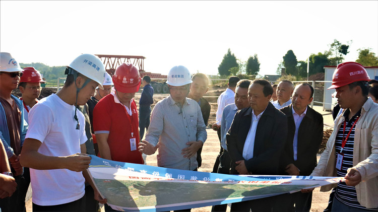 达州市人大副主任王成调研开梁高速项目开元棋牌_副本.jpg