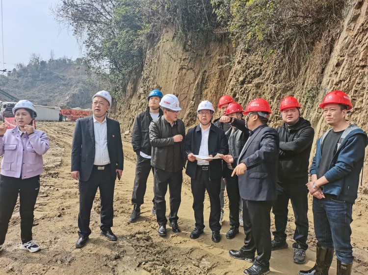 达陕公司党委书记、董事长张合川调研开梁高速项目料场开元棋牌情况_副本.jpg