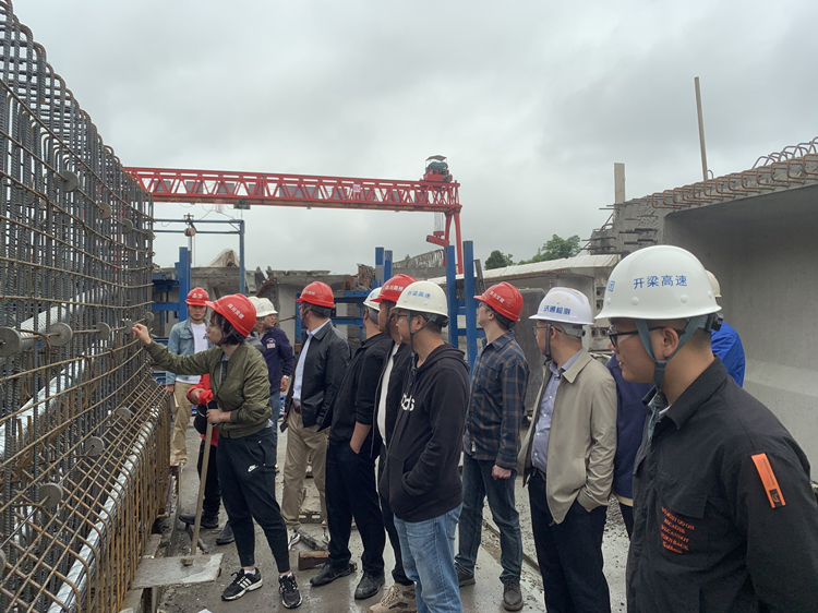 省质监站开展开梁高速公路(四川境)项目2023年质量安全专项检查 (1)_副本.jpg