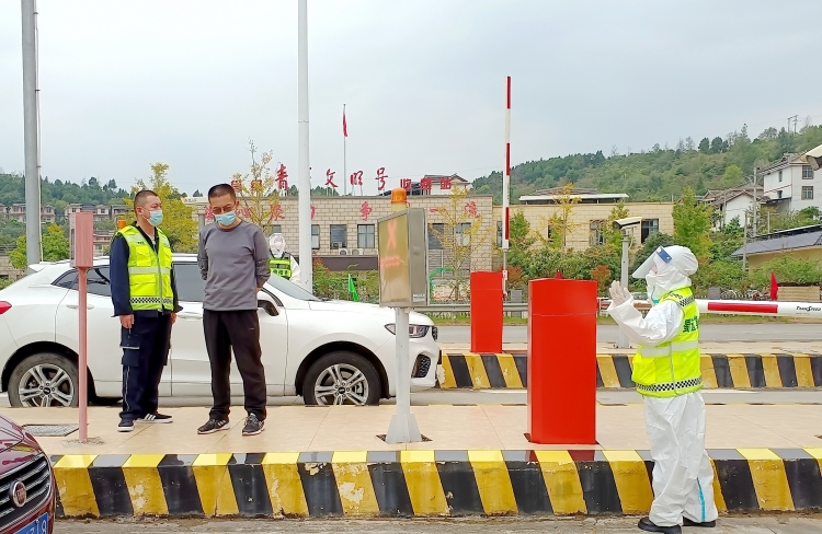 2022.10.01 防疫情 暖关怀 强措施 保畅通-广元管理处积极应对,全力做好国庆节假日保通保畅工作1.jpg