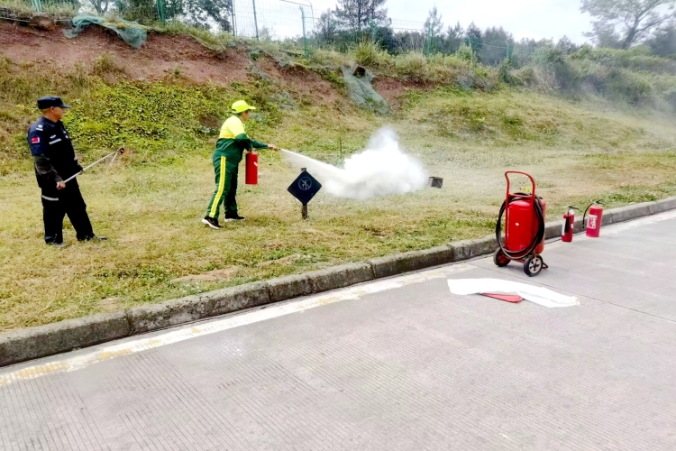 0524 广南高速苍溪服务区组织开展消防安全应急演练2.jpg