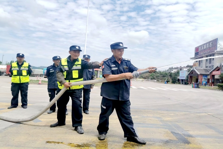 0524 广南高速苍溪服务区组织开展消防安全应急演练3.jpg