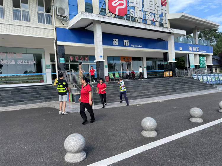 9月13日夹江服务区开展紧急撤离应急演练(2).jpg