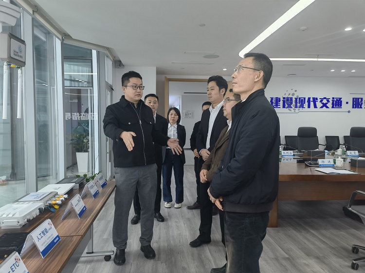 绵九公司党委书记、董事长曾杰带队赴数字公司考察调研.jpg