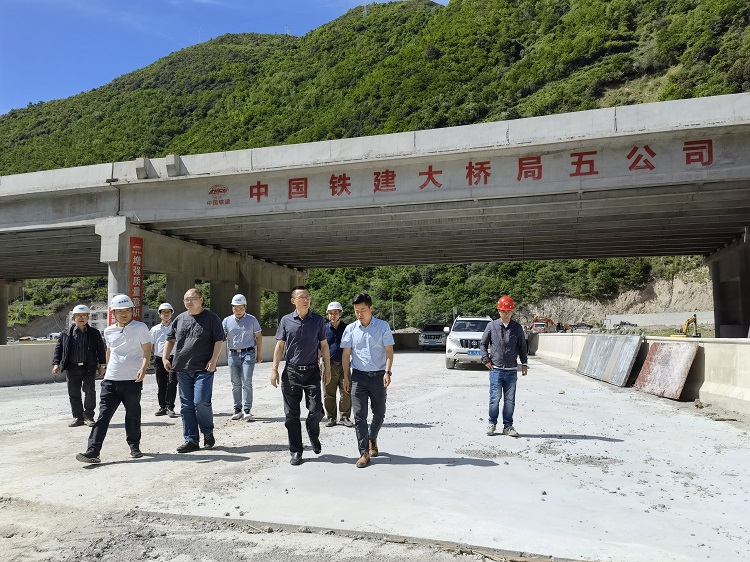 绵九公司党委书记、董事长曾杰赴九绵高速白马段、平武段检查项目开元棋牌工作.jpg