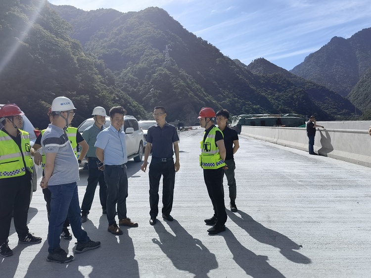 绵九公司党委书记、董事长曾杰赴九绵高速白马段、平武段检查项目开元棋牌工作..jpg