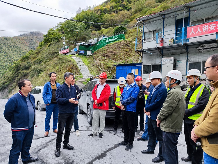 川高公司副总经理刘勇赴九绵高速项目调研 (4).jpg