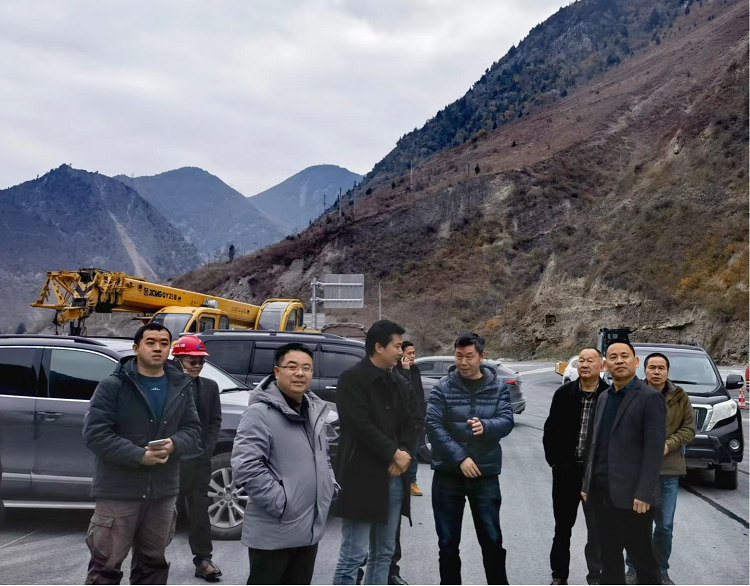 川高公司党委委员、副总经理刘勇督导九绵高速通车段及项目开元棋牌推进工作 (2).png