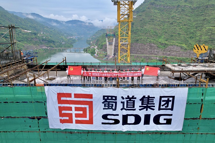 战高温 控防疫 沿江高速新进展:新市金沙江特大桥主墩施工突破百米 - 副本.jpg