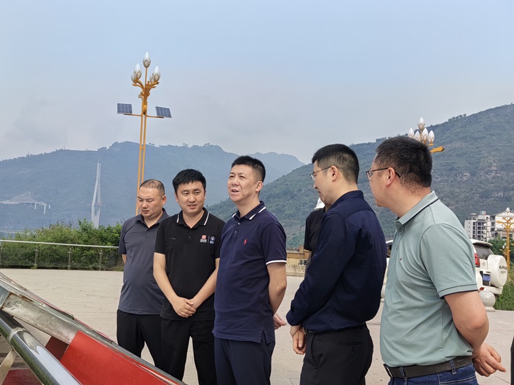 张董检查工地1 - 副本.jpg