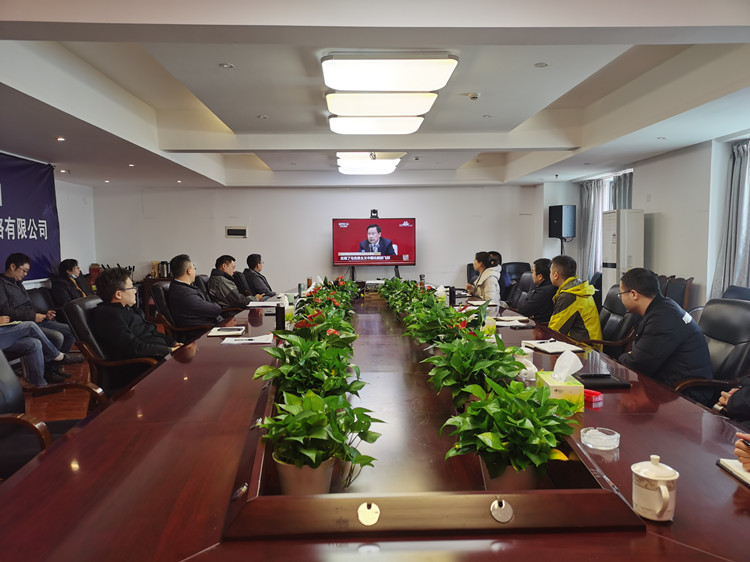 资潼 观看十九届六中全会_副本.jpg