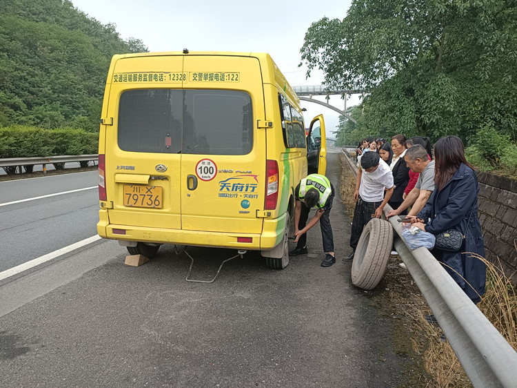 换胎 (1)_副本_副本.jpg