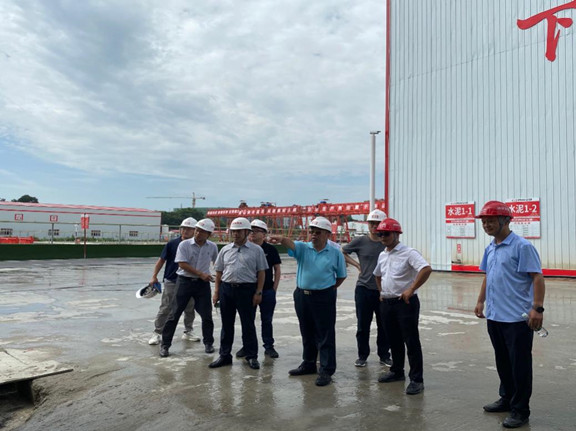 廖总调研副本.jpg