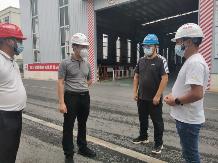 公司领导查看复工复产情况_副本.jpg