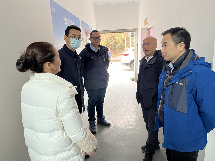 1201蜀道集团副总经理李永林率队到成绵扩容项目调研检查 (2)_副本.jpg