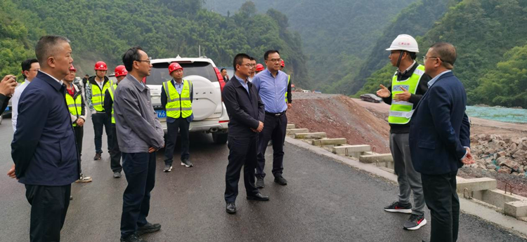 市长调研仁沐新高速2_副本.png