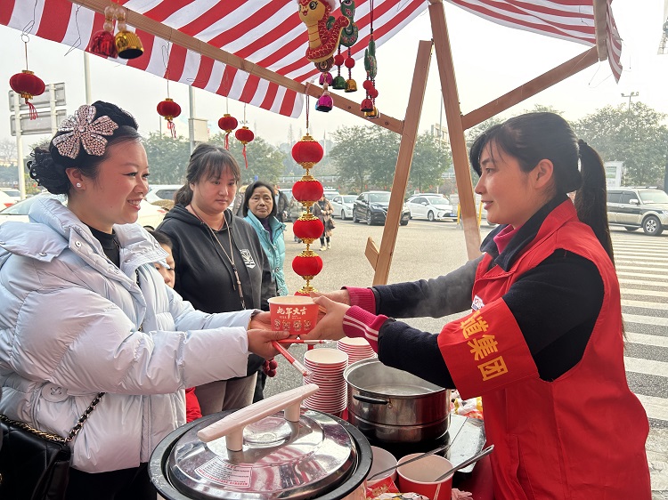 2.5隆纳高速圆满完成春节期间安全保畅工作 (2).jpg