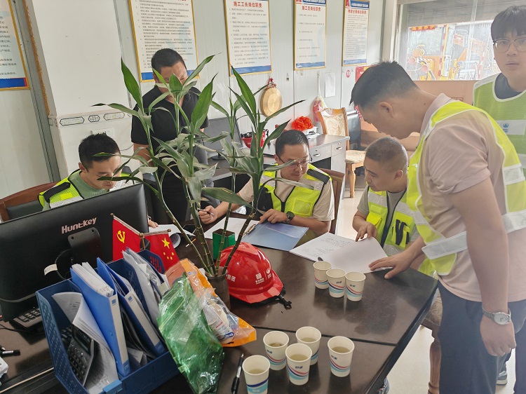 10.9 隆纳高速开展中秋国庆节后复工复产专项检查照片.jpg