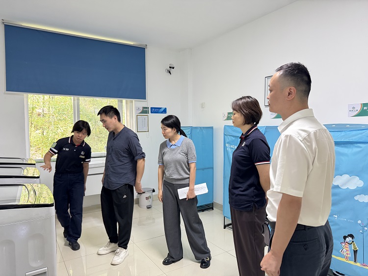 10.16【网站 】四川省交通运输厅高速公路管理局督导检查G85银昆高速冠英停车区“司机之家”2.jpg