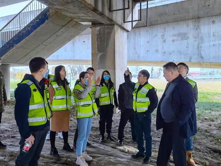 20211123川高公司养护部经理周栓科一行视察川西公司桥梁管养工作(2)_副本.jpg