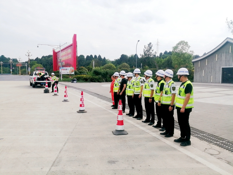 20230524渝蓉高速扎实开展安全应急演练3_副本.jpg