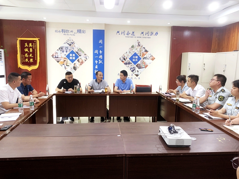 20230529川西公司党委副书记、总经理何雁莅临渝蓉高速实地调研指导 (2)_副本.jpg